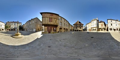 Place du Mercadial à Saint-Céré dans le Lot - Arnaud Villefranque
